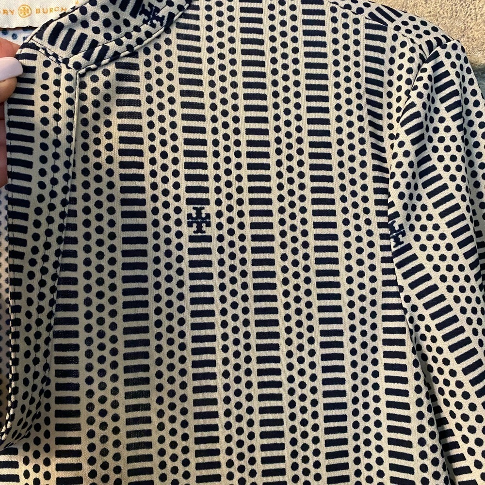 Tory Burch Women’s Black White Blouse Print Collar Poly Lightweight EUC size M - Picture 6 of 15